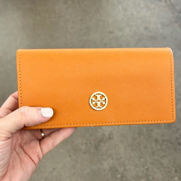 Tory Burch Accessories - Tory Burch Glasses Case